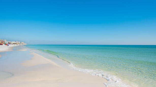 A beach with clear turquoise water and white sand. - Luxury Townhome, close to the Bay, short drive to the Beach, Sleeps 10 (Santa Rosa Beach)