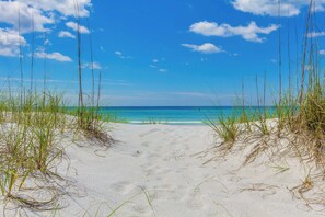 Beach nearby - Close to Bay | Beach Daze | Sleeps 10 | Luxury (Santa Rosa Beach)