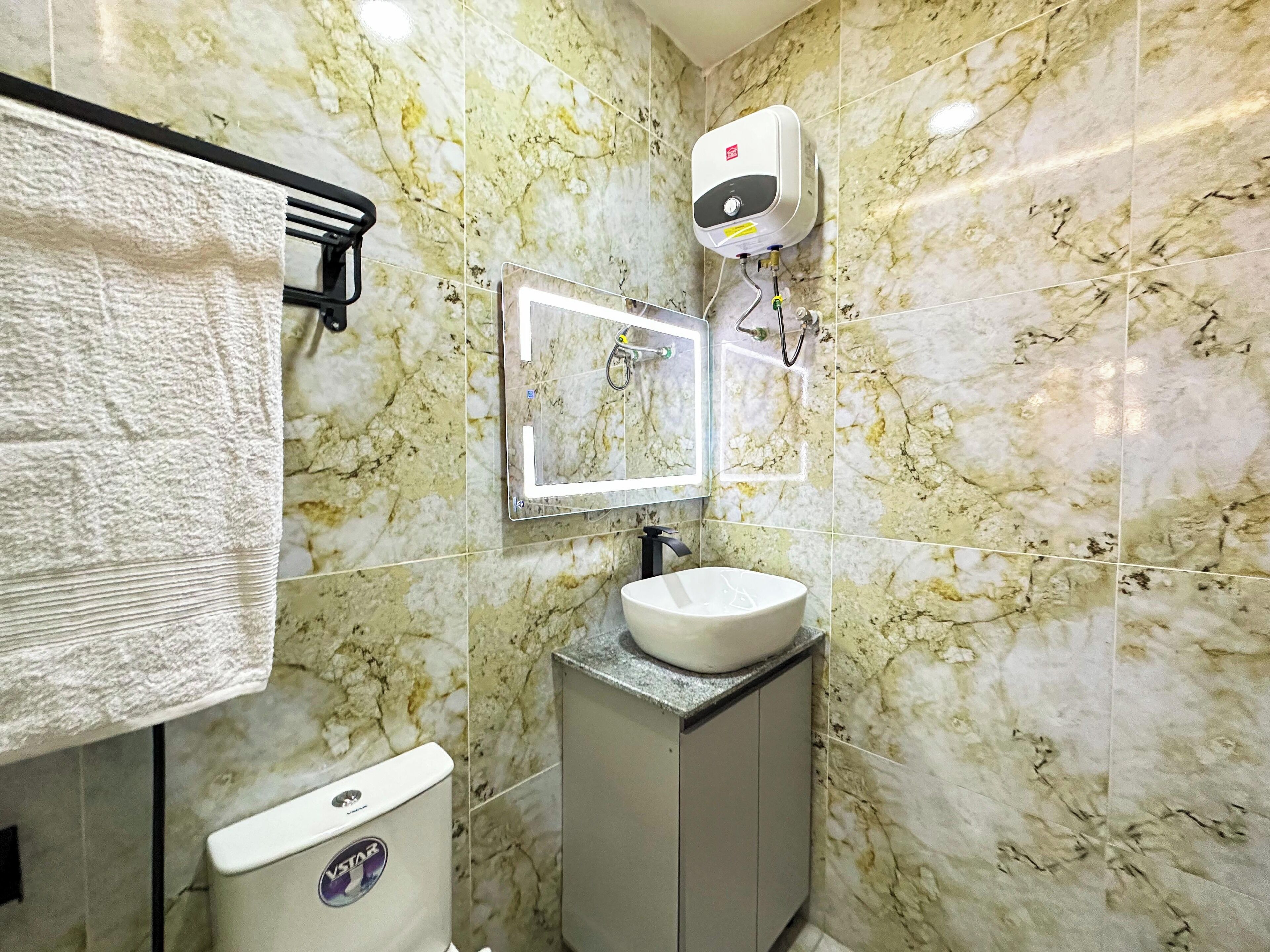 Executive Suite, 1 King Bed | Bathroom