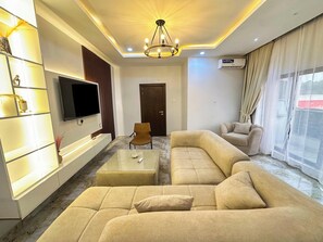 Executive Suite, 1 King Bed | Living area - Bly and Schol Homes (Abuja)