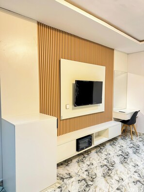 Desk, laptop workspace, free WiFi - Bly and Schol Homes (Abuja)