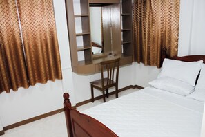 Room - Cozy 2-bedroom house in amazing Legazpi City with AC, Fast Wifi & Kitchen (Legazpi City)