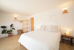1 dormitorio, tabla de planchar con plancha, cuna de viaje y wifi gratis