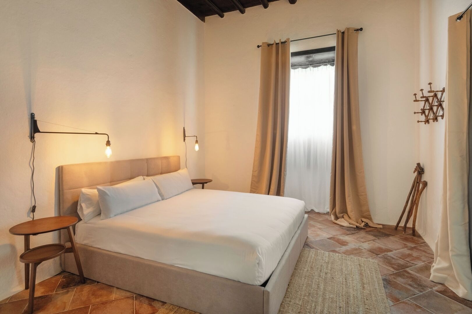 3 bedrooms, iron/ironing board, travel crib, WiFi (free)