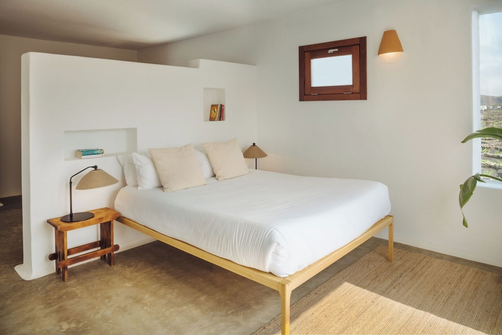 1 quarto, ferros/tábuas de passar roupa, berço de viagem