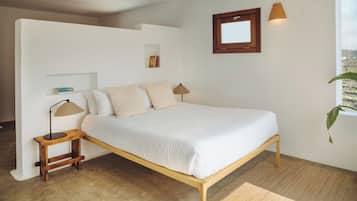 1 quarto, ferros/tåbuas de passar roupa, berço de viagem