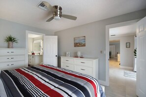 3 slaapkamers, een bureau, een strijkplank/strijkijzer, gratis wifi