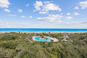 Pool - Oceanfront 2-Bedroom Villa with Loft, Sunsets & Resort-Style Amenities (Amelia Island)