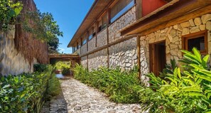 Property grounds - Luxury house in Arraial d'Ajuda: 5 suites and ocean view. (Arraial d'Ajuda)