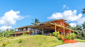Exterior - Luxury house in Arraial d'Ajuda: 5 suites and ocean view. (Arraial d'Ajuda)