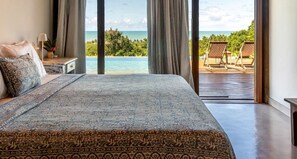 5 bedrooms, iron/ironing board, Internet, bed sheets - Luxury house in Arraial d'Ajuda: 5 suites and ocean view. (Arraial d'Ajuda)