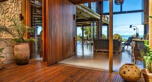 Interior - Luxury house in Arraial d'Ajuda: 5 suites and ocean view. (Arraial d'Ajuda)