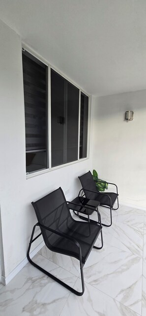 Terrace/patio - Safe Haven Studio apartment with AC in vibrant Kingston (Kingston)