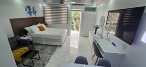 1 bedroom, iron/ironing board, free WiFi, bed sheets - Safe Haven Studio apartment with AC in vibrant Kingston (Kingston)