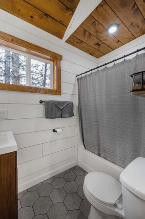Shower, hair dryer, towels, shampoo - Modern Tiny Cabin Near YNP | Sleeps 4 | The Ridge (Island Park)