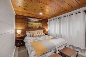 2 bedrooms, WiFi, bed sheets - Modern Tiny Cabin Near YNP | Sleeps 4 | The Ridge (Island Park)