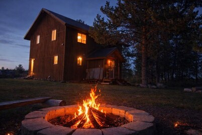 31 MI YNP | Fire Pit | Sleeps 10|WorldclassFishing