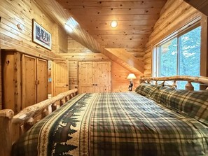 2 bedrooms, iron/ironing board, WiFi, bed sheets - 36 MI to YNP | Secluded | Sleeps 4 (Island Park)
