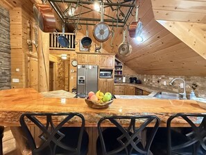 Fridge, microwave, oven, stovetop - 36 MI to YNP | Secluded | Sleeps 4 (Island Park)