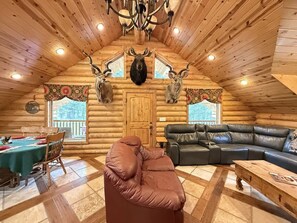 TV, fireplace, offices - 36 MI to YNP | Secluded | Sleeps 4 (Island Park)