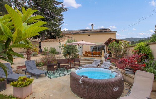 5 bedroom amazing home in Saint-Fortunat-Sur-Eyr