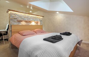 5 habitaciones, tabla de planchar con plancha y cuna de viaje 
