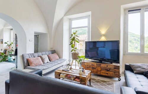 Lovely home in Saint-Julien-du-Gua with WiFi