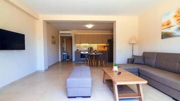 Quarto casal luxo, varanda, vista para a cidade | Área de estar