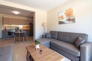 Deluxe Double Room, Patio, City View | Living area - Vakakis Family Luxury Studios (Kantanos-Selino)