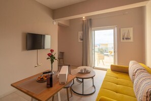 Living area - Vakakis Family Luxury Studios (Kantanos-Selino)