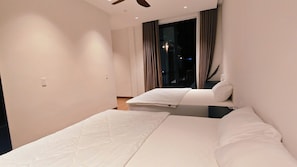 Quarto casal família, para não fumantes, vista para o pátio