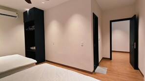 Quarto casal família, para não fumantes, vista para o pátio