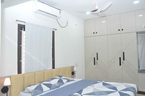 2 habitaciones, tabla de planchar con plancha, wifi y ropa de cama 