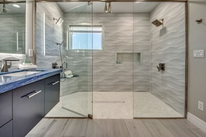 Hair dryer, towels - Beachfront! 3BR w/Incredible Gulf Views*Pool (Fort Myers Beach)