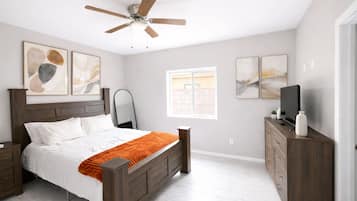 3 bedrooms, desk, iron/ironing board, free WiFi
