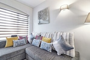 Interior - Stylish High Street Apt w/ Private Terrace (Hornchurch)