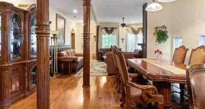 Very Spacious 4 Bedroom & 4 baths Niagara Falls