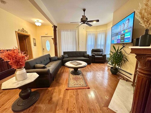 Very Spacious 4 Bedroom & 4 baths Niagara Falls