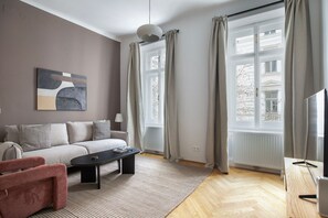 TV, stereo - Blueground | Landstraße, washer/dryer, nr Prater (Vienna)