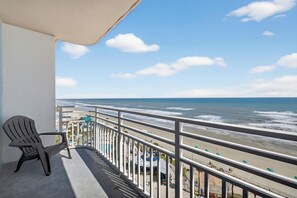 Property grounds - Nana's Sweet Retreat at Ocean Walk (Daytona Beach)