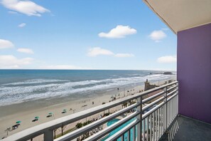 Beach - Nana's Sweet Retreat at Ocean Walk (Daytona Beach)