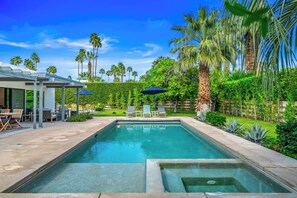 Pool - Poolside Paradise in Palm Springs - Your Private Palm Springs Oasis: Pool, Spa & Stunning Views (Palm Springs)
