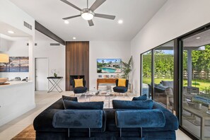 Interior - Poolside Paradise in Palm Springs - Your Private Palm Springs Oasis: Pool, Spa & Stunning Views (Palm Springs)