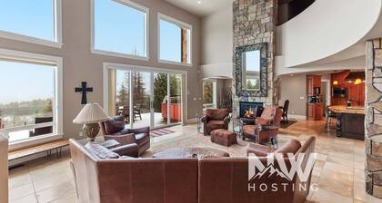 NW Tuscan Retreat — 180° Vistas & Private Hot Tub