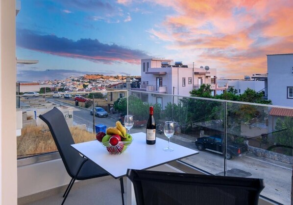 Deluxe Apartment, Balcony, City View | Outdoor dining