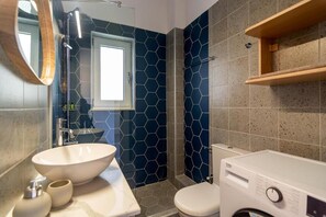 Deluxe Apartment, Balcony, City View | Bathroom | Free toiletries, hair dryer, towels, toilet paper