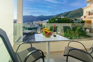 Apartment, Balcony, City View | Outdoor dining