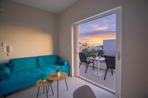 Deluxe Apartment, Balcony, City View | Living area