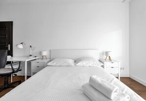 1 bedroom, iron/ironing board, WiFi, bed sheets - Melody Park Spacious Apartment (Warszawa)
