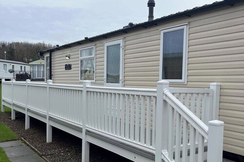 Caravan- Sleeps 6, 2 Bedrooms - Thurston Manor